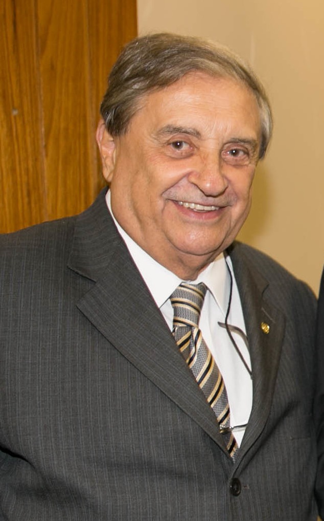 Retrato de José de Abreu em traje social.