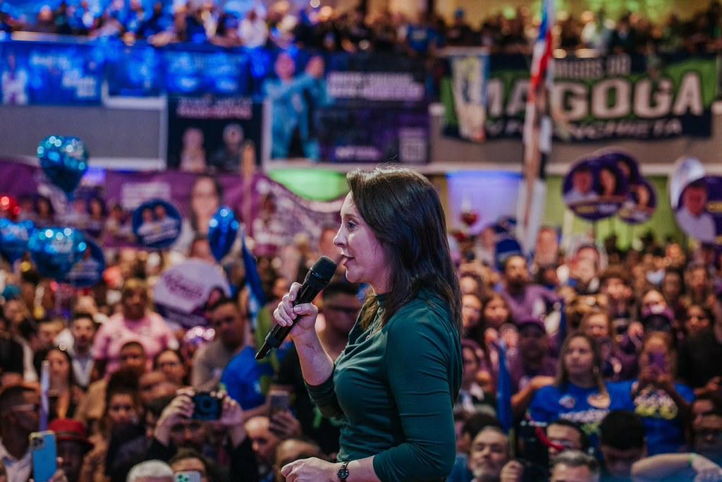 “Quero continuar ajudando as pessoas”, diz a deputada Renata Abreu ao lançar campanha à reeleição