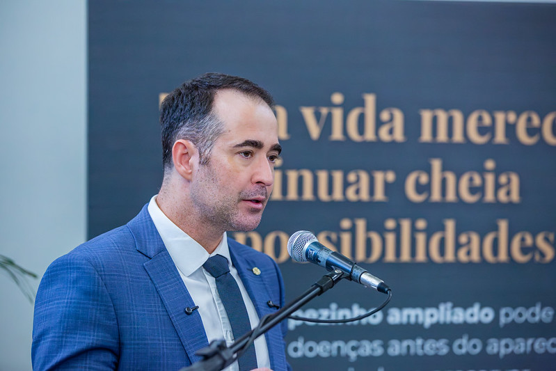 Ganem cobra implementação da Lei Theo e quer garantir remédios de alto custo no SUS