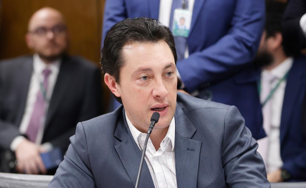 Líder do Podemos ressalta importância do guia “A gente usa, a gente decide”, voltado para o ECA Digital