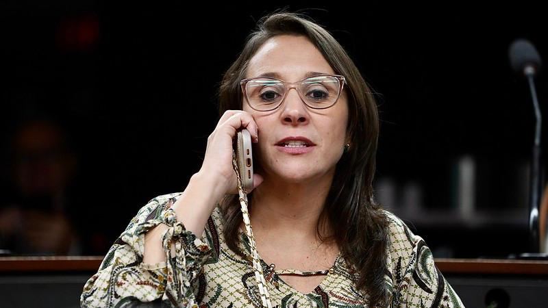 Quem cuida das mulheres que cuidam sozinhas de seus filhos?